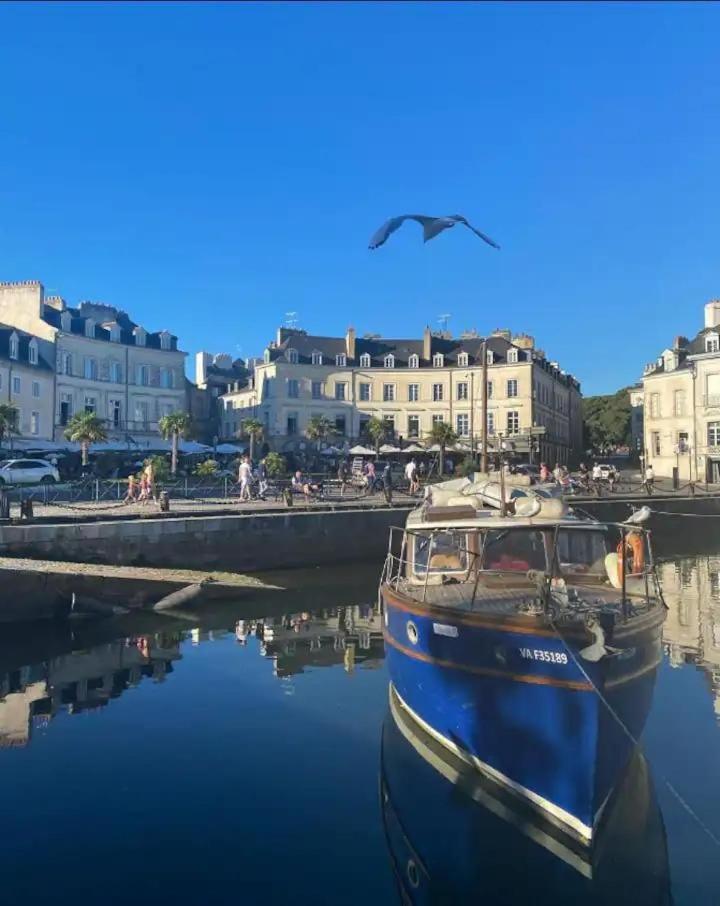 Apartamento Laroche Grand Duplex Dans Le Centre Historique Avec Garage Vannes Exterior foto