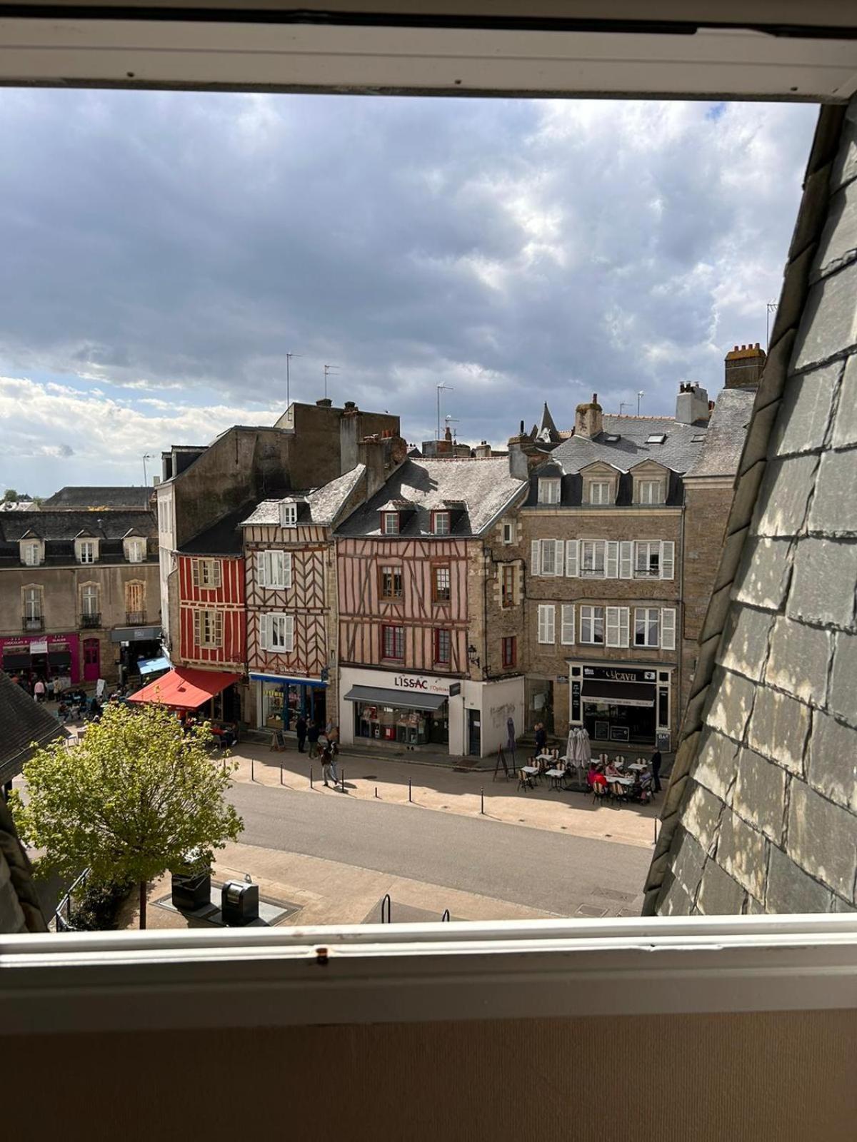 Apartamento Laroche Grand Duplex Dans Le Centre Historique Avec Garage Vannes Exterior foto
