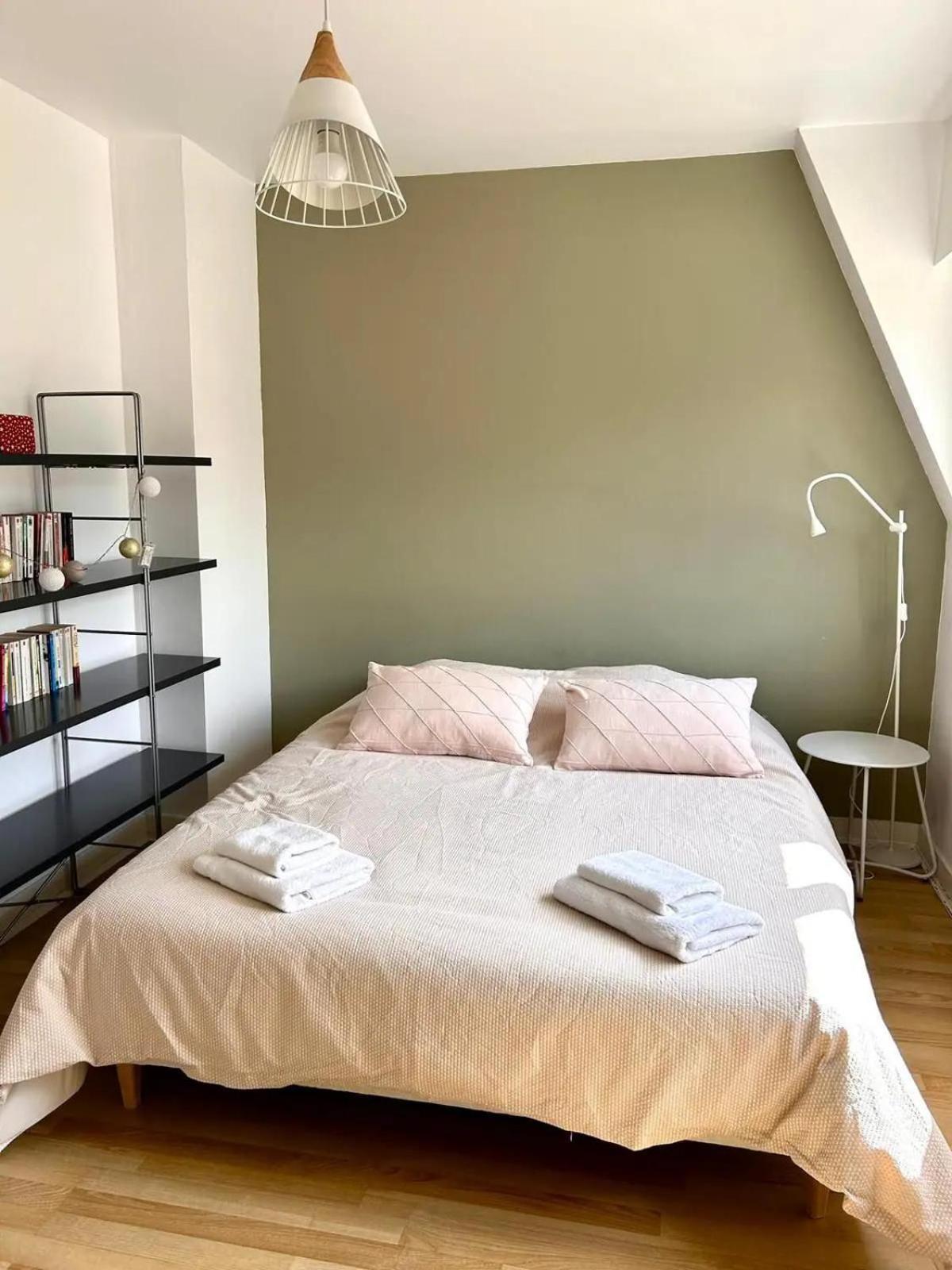 Apartamento Laroche Grand Duplex Dans Le Centre Historique Avec Garage Vannes Exterior foto