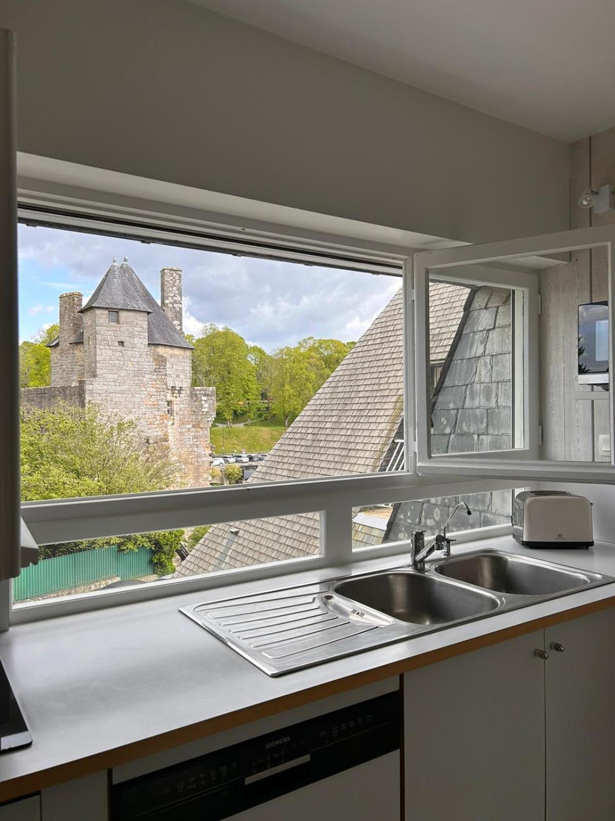 Apartamento Laroche Grand Duplex Dans Le Centre Historique Avec Garage Vannes Exterior foto
