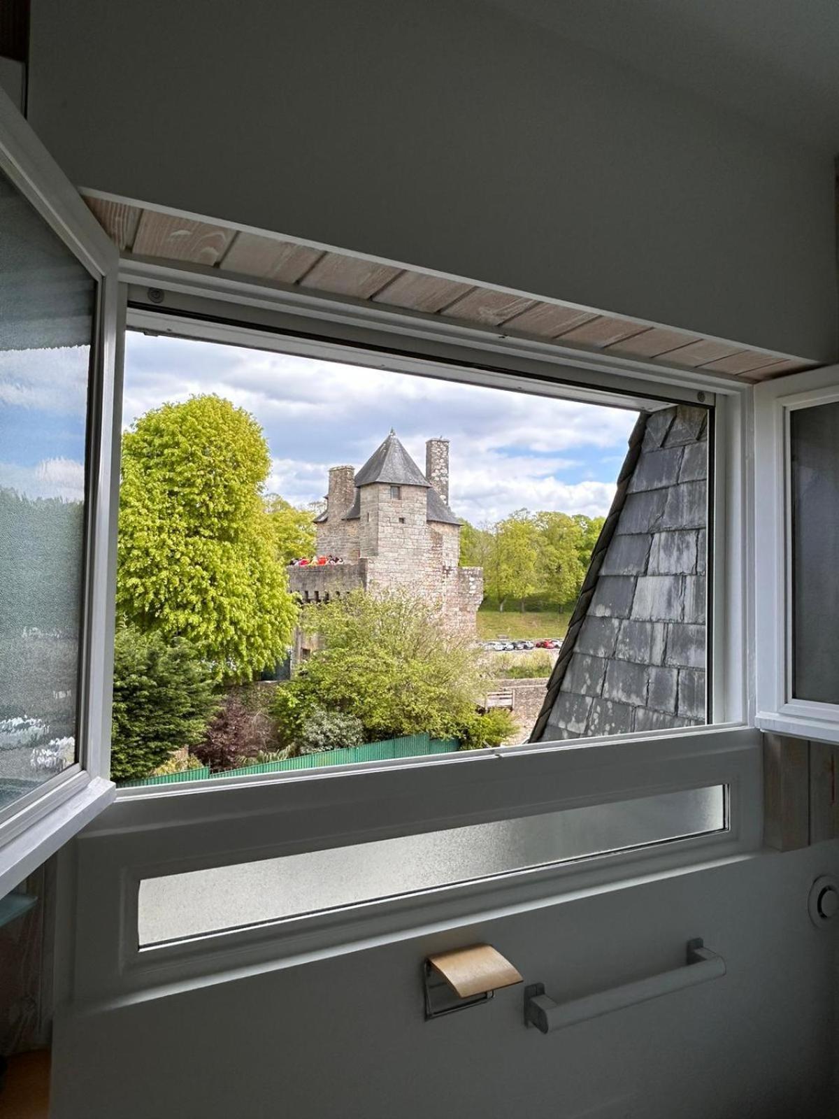 Apartamento Laroche Grand Duplex Dans Le Centre Historique Avec Garage Vannes Exterior foto