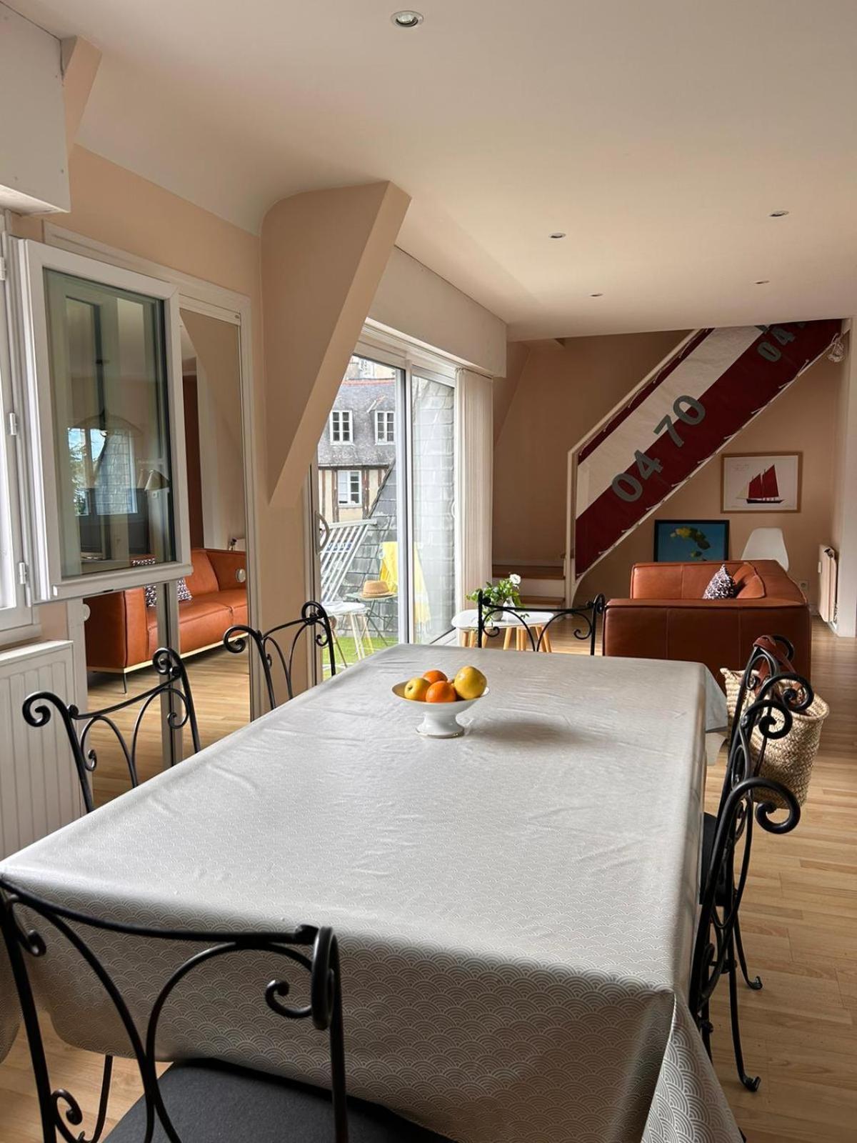 Apartamento Laroche Grand Duplex Dans Le Centre Historique Avec Garage Vannes Exterior foto